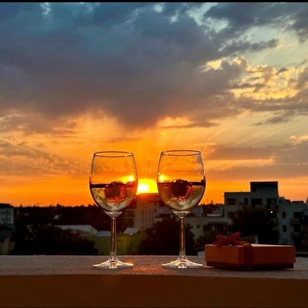 Sunset View Bucharest Lägenhet Exteriör bild