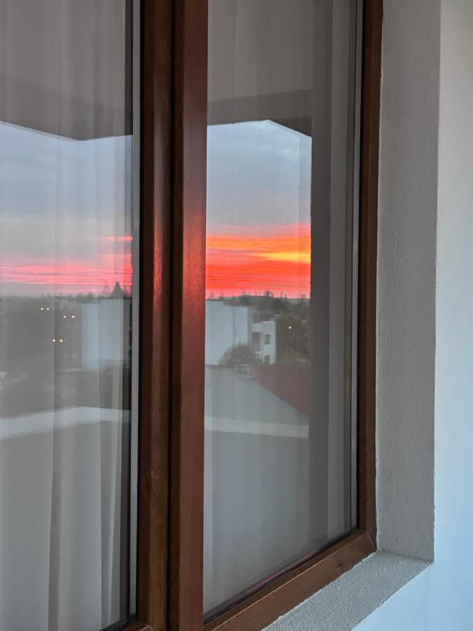Sunset View Bucharest Lägenhet Exteriör bild